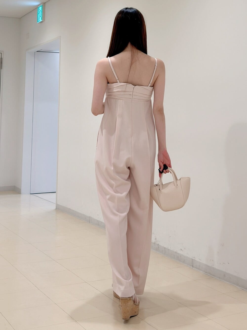 「ドライブ、今日のコーデ、春服、オトナカジュアル、春ファッション、大人ファッション、おでかけコーデ、パンツスタイル、オールインワン」｜「MERCURYDUOのクリアチューブウェッジサンダル（サンダル、その他）」を使った、AMIさん（レディース・158cm）の春コーディネートの4枚目の写真