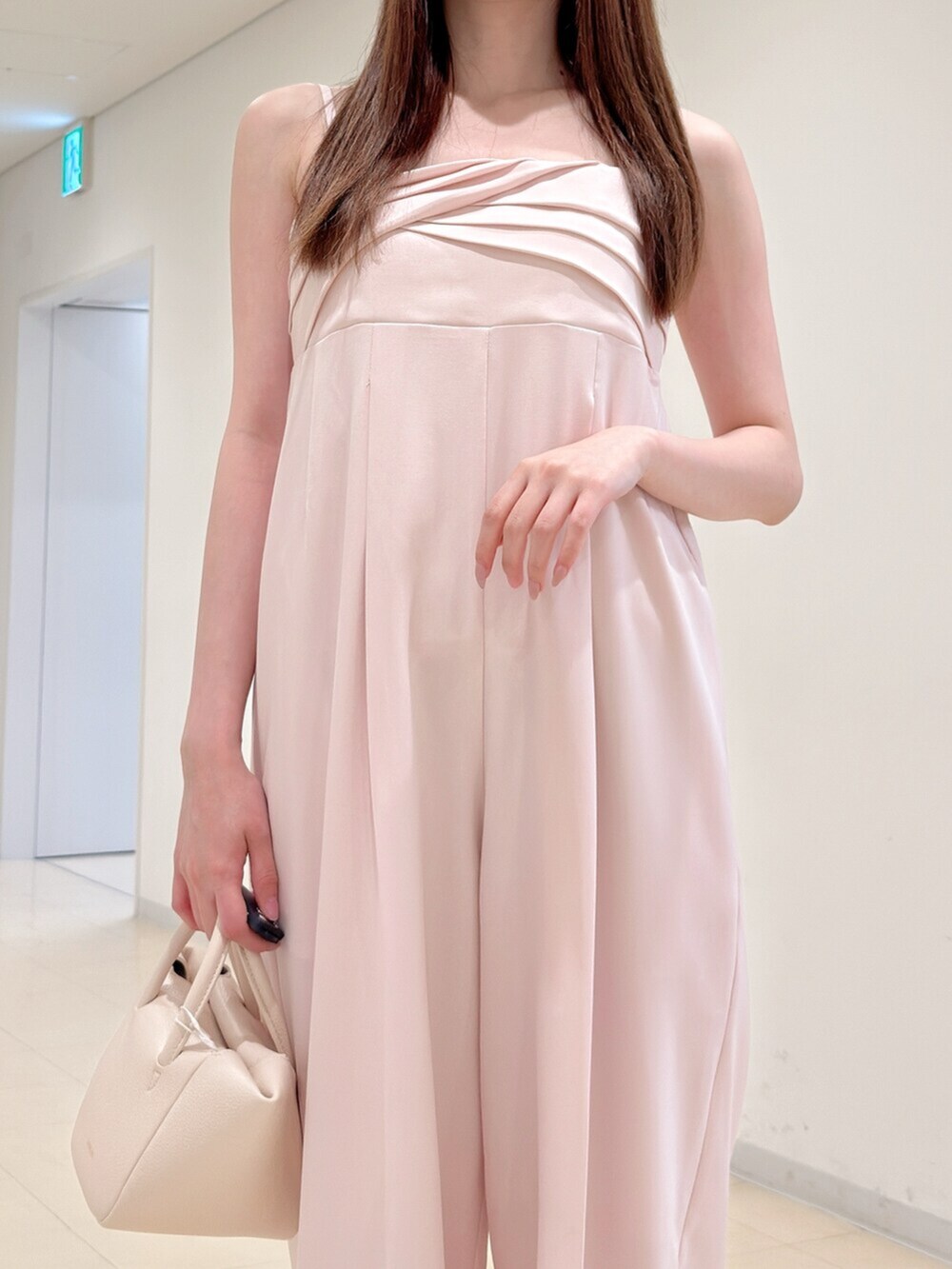「ドライブ、今日のコーデ、春服、オトナカジュアル、春ファッション、大人ファッション、おでかけコーデ、パンツスタイル、オールインワン」｜「MERCURYDUOのクリアチューブウェッジサンダル（サンダル、その他）」を使った、AMIさん（レディース・158cm）の春コーディネートの6枚目の写真