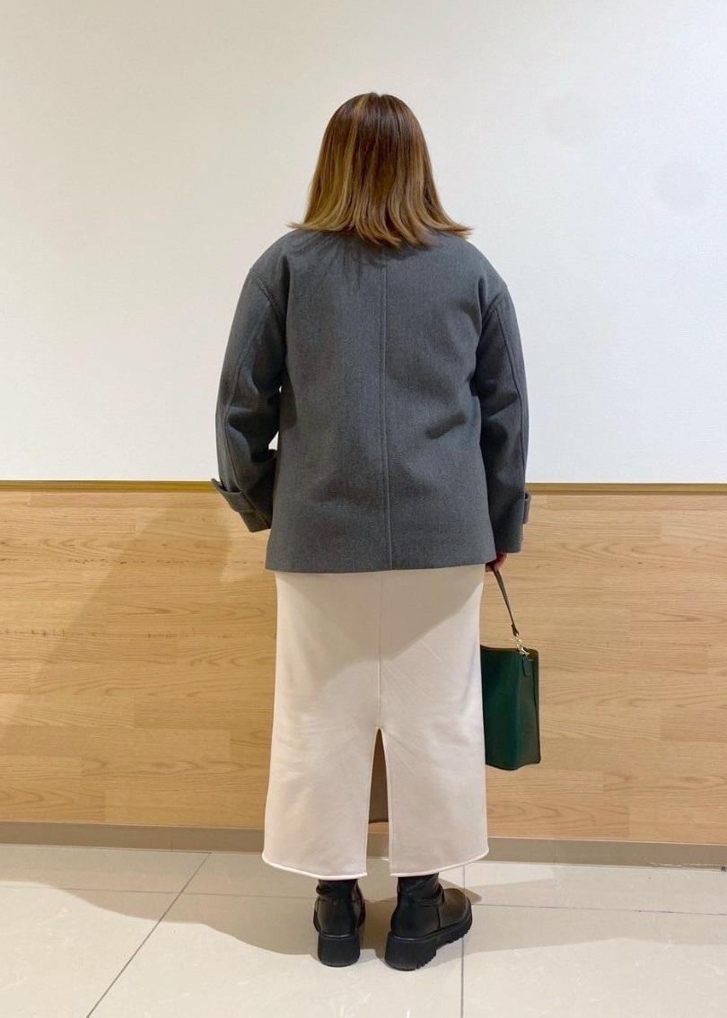 「ママコーデ、30代、30代後半、ジャージメルトンスタンドカラーコート、ミディ丈コート、裏起毛ボンディングアイラインスカート、アイラインスカート、レガートラルゴ、2wayトート、冬コーデ、授業参観日コーデ、デートコーデ、お出かけコーデ、旅行コーデ、クリスマスコーデ」｜「ROPE' PICNICの【LegatoLargo/レガートラルゴ】たすかるっかばん2WAYトートバッグ（ショルダーバッグ、グリーン系）」を使った、Kanaさん（レディース・156cm）の冬コーディネートの2枚目の写真