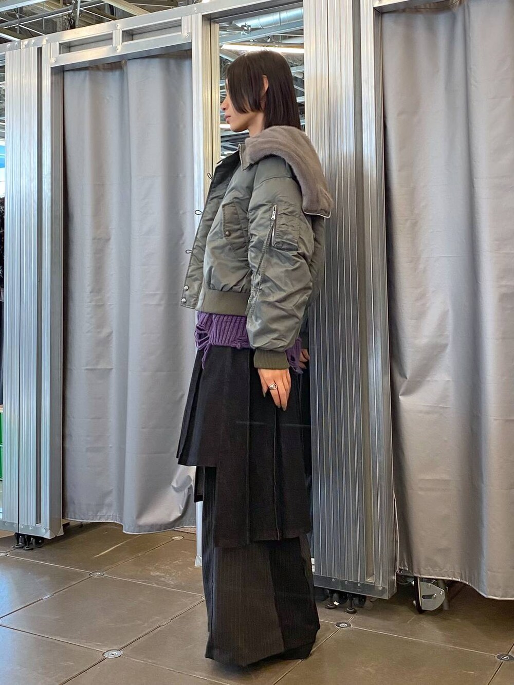 「韓国系、個性派、モード、HARE、ブルゾン、ニット、ワイドパンツ、レイヤードスタイル、冬コーデ」｜「HAREのステンレスチェーンネックレス(HARE)（ネックレス、シルバー系）」を使った、seigiさん（メンズ・178cm）の秋コーディネートの2枚目の写真