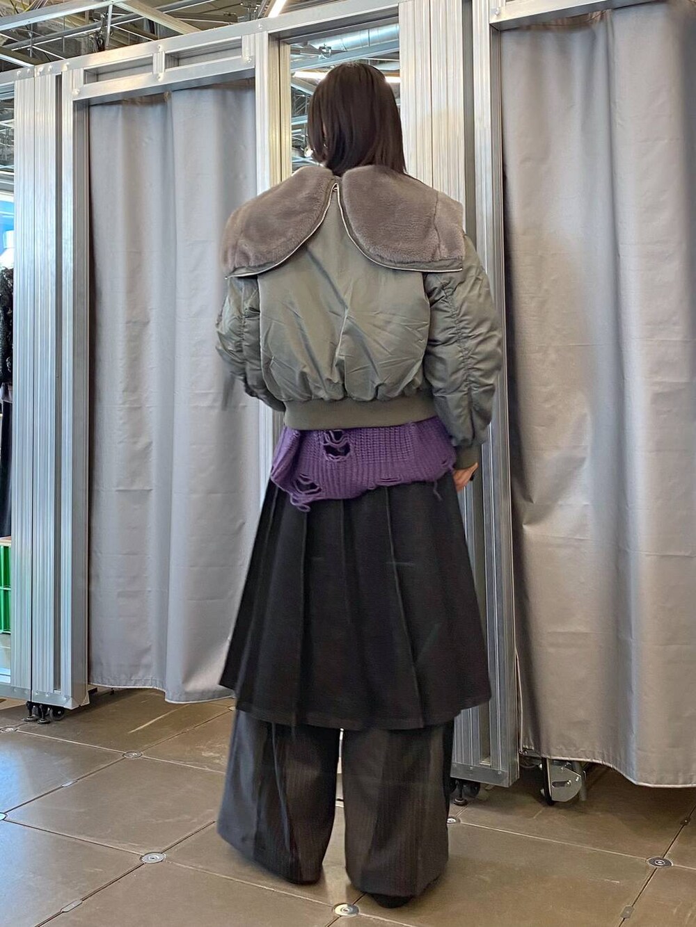 「韓国系、個性派、モード、HARE、ブルゾン、ニット、ワイドパンツ、レイヤードスタイル、冬コーデ」｜「HAREのステンレスチェーンネックレス(HARE)（ネックレス、シルバー系）」を使った、seigiさん（メンズ・178cm）の秋コーディネートの3枚目の写真