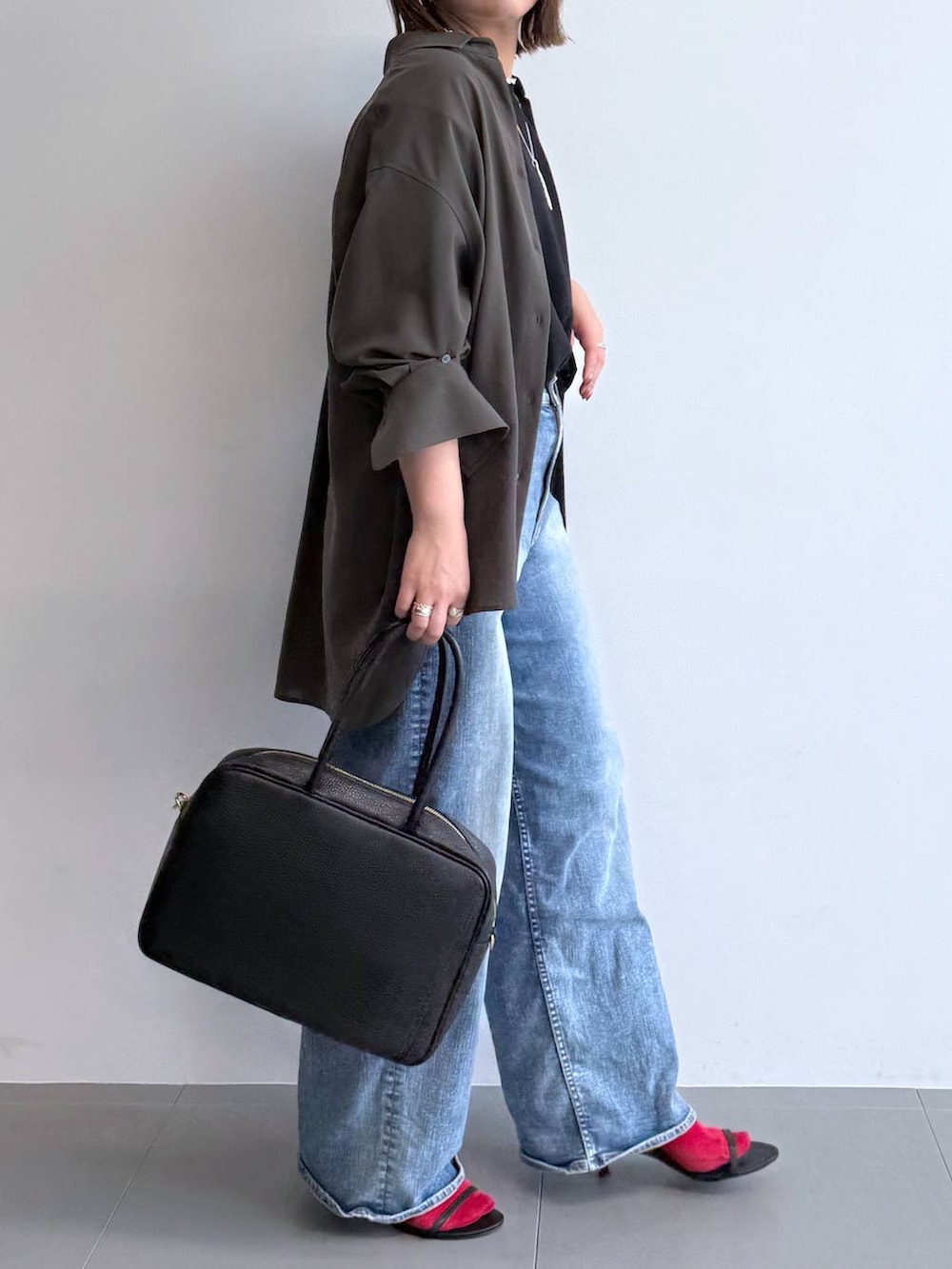 「きれいめカジュアル、シャツ、シャツスタイル、カジュアル、デニムパンツ、ワイドパンツ、楽ちんコーデ、シンプルコーデ、andST秋コーデ、秋冬新作、旅行、BARNYARDSTORM、ウォッシャブル、シワ軽減、ワントーン」|「BARNYARDSTORMのBARNYARDSTORM / UVカットラウンドグラス(メガネ、ブラック系)」を使った、byumemotoさん(レディース・160cm)の夏コーディネートの8枚目の写真