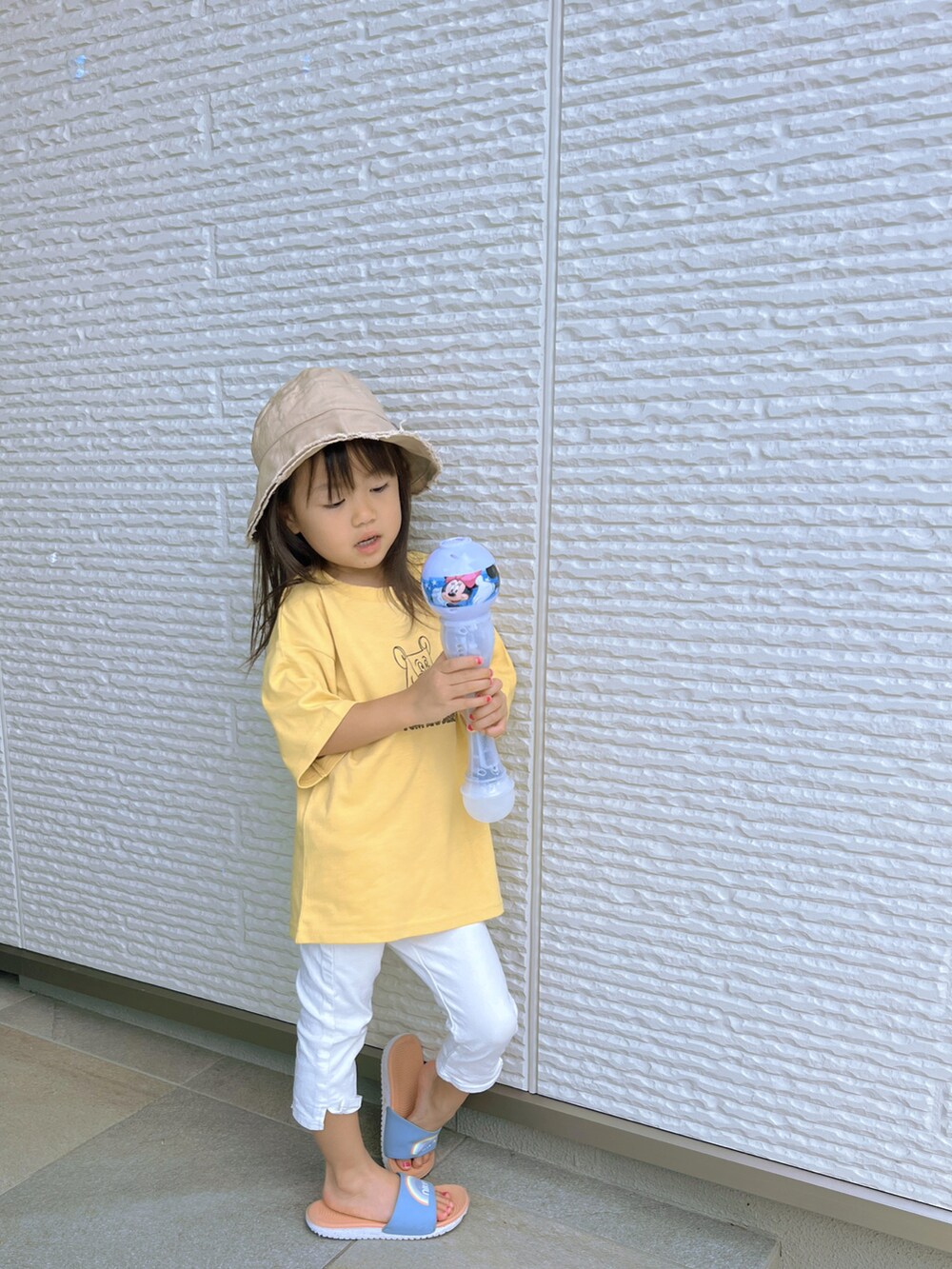 「トムとジェリー、ラフ、ハット」｜「CIAOPANIC TYPYのフリンジバケットHAT（ハット、イエロー系）」を使った、ゆーさん（キッズ・110cm）の夏コーディネートの3枚目の写真