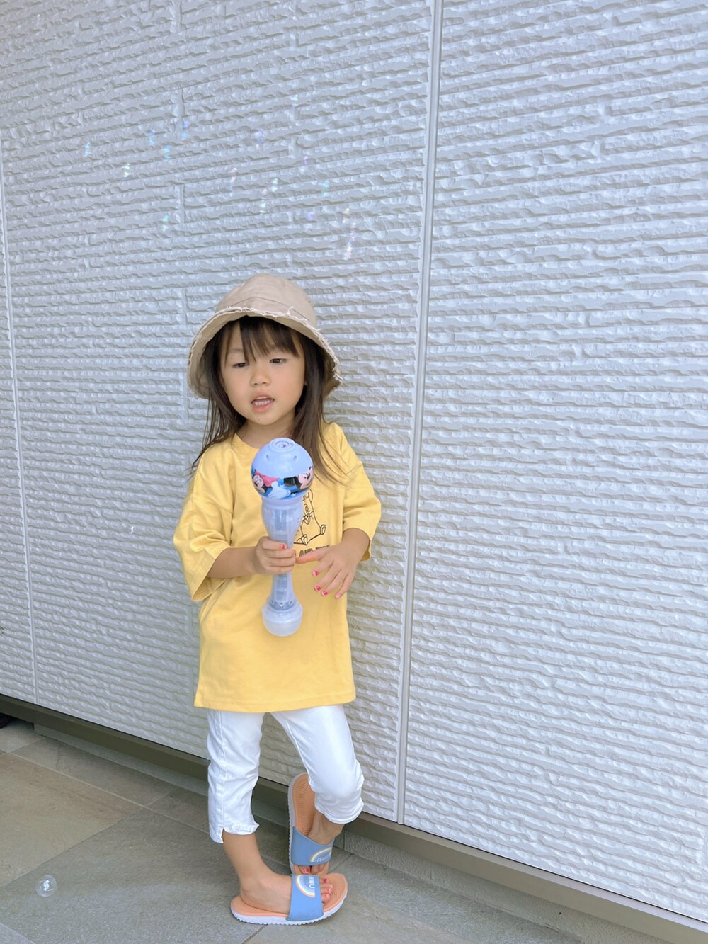 「トムとジェリー、ラフ、ハット」｜「CIAOPANIC TYPYのフリンジバケットHAT（ハット、イエロー系）」を使った、ゆーさん（キッズ・110cm）の夏コーディネートの2枚目の写真