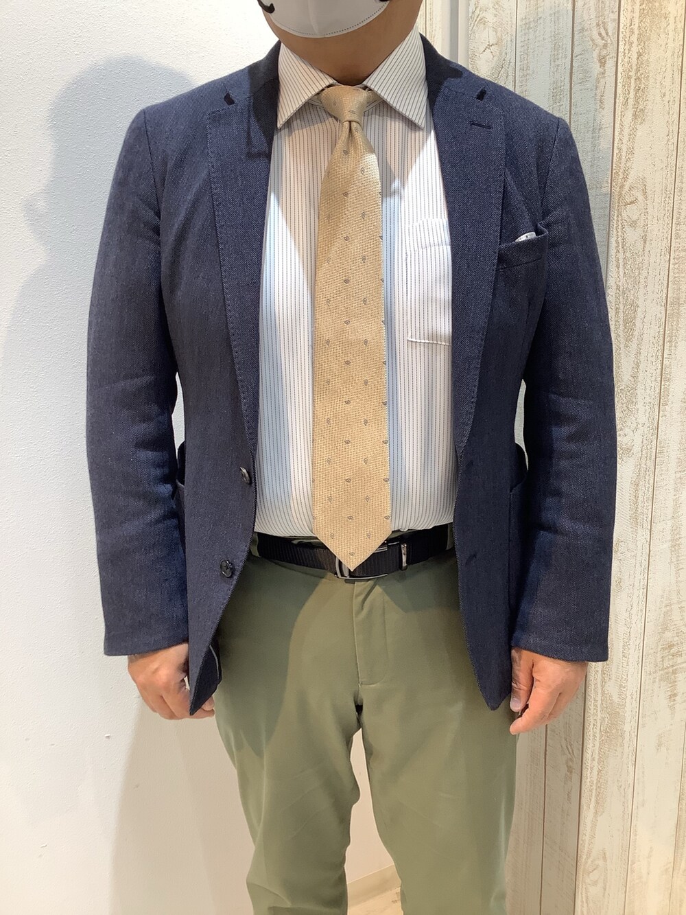 「東京シャツ、BRICK HOUSE by TOKYO SHIRT、ビジネススタイル、ビジネスコーデ、シャツスタイル、シャツコーデ、シャツ好き集まれ、オフィススタイル、ネクタイ」｜「TOKYO SHIRTSの超形態安定ノーアイロン ワイド 長袖ビジネスワイシャツ（ビジネスシャツ、ブルー系）」を使った、BRICK HOUSE by Tokyo Shirts 博多ゆめタウン店さん（メンズ・169cm）の春コーディネートの2枚目の写真
