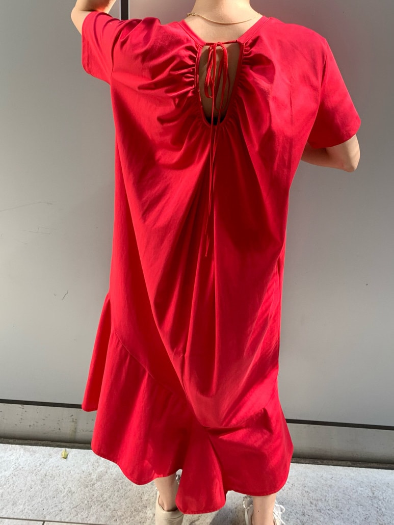 「ELENDEEK、ワンピース」｜「ELENDEEKのBACK POINT CS MERMAID OP（ワンピース、レッド系）」を使った、azusaさん（レディース・153cm）の春コーディネートの4枚目の写真