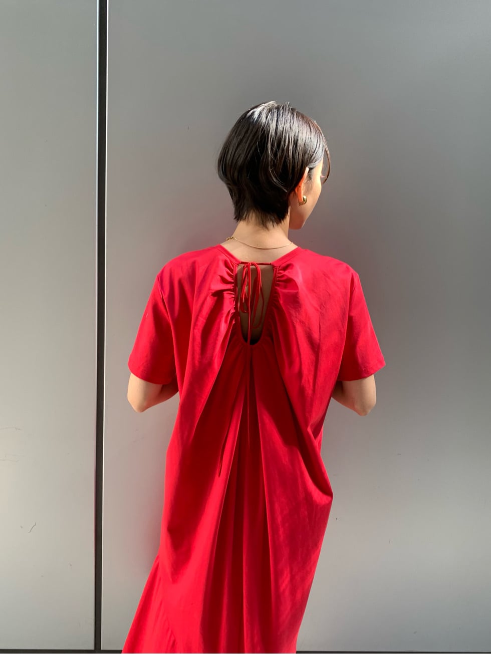 「ELENDEEK、ワンピース」｜「ELENDEEKのBACK POINT CS MERMAID OP（ワンピース、レッド系）」を使った、azusaさん（レディース・153cm）の春コーディネートの5枚目の写真