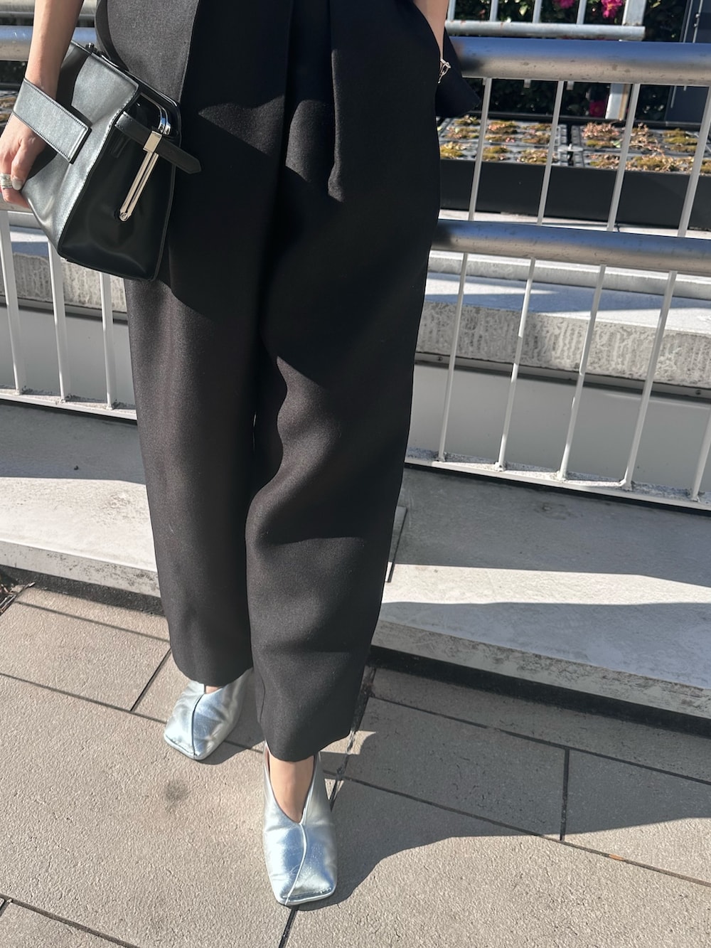 「ELENDEEK、エレンディーク、セミフォーマル、フォーマル、フォーマル/セレモニー、セレモニー、セレモニーコーデ、パンツスタイル、ママコーデ」｜「ELENDEEKの3WAY パール&チェーンネックレス（ネックレス、シルバー系）」を使った、azusaさん（レディース・153cm）の冬コーディネートの9枚目の写真