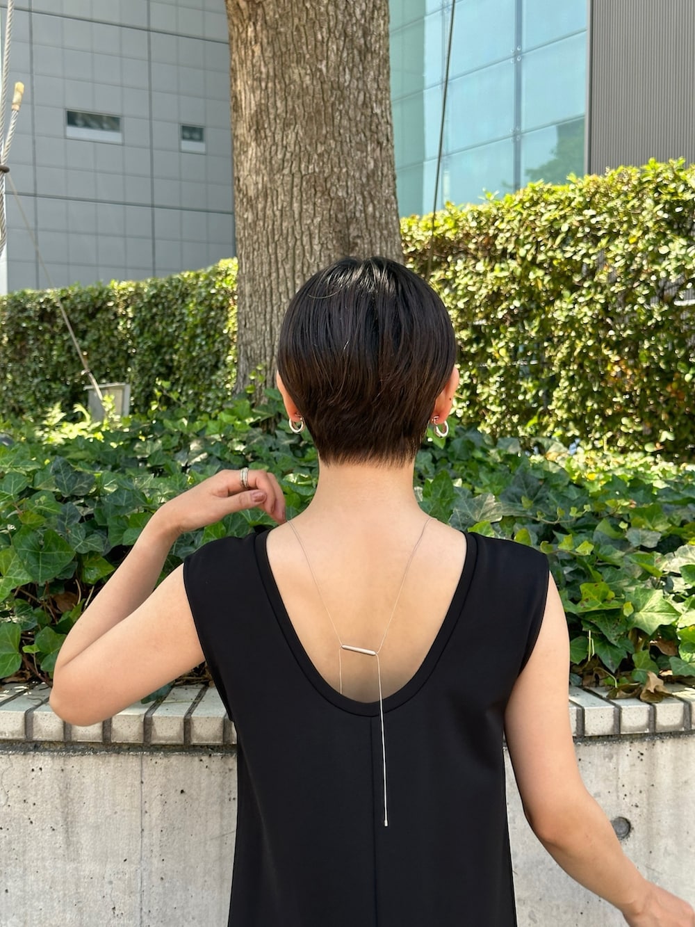 「ELENDEEK、エレンディーク、ワンピース、ワンピーススタイル、黒ワンピ、ロングワンピース、ノースリーブ、ノースリーブワンピース、お出かけコーデ、旅行、ラクチンコーデ」｜「ELENDEEKのシアーレイヤードカットワンピース（ワンピース、ブラック系）」を使った、azusaさん（レディース・153cm）の夏コーディネートの8枚目の写真