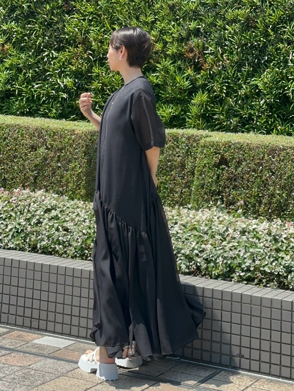 「ELENDEEK、エレンディーク、ワンピース、ロングワンピース、シアー、黒ワンピ、着回しコーデ」｜「ELENDEEKのシアーレイヤードカットワンピース（ワンピース、ブラック系）」を使った、azusaさん（レディース・153cm）の夏コーディネートの7枚目の写真