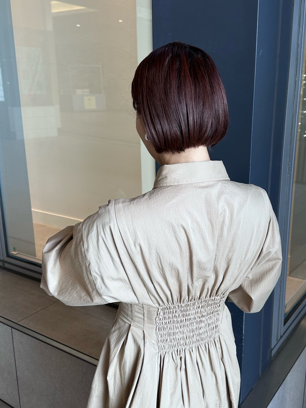 「ELENDEEK、エレンディーク、ワンピース、ワンピーススタイル、ワンピースコーデ、女子会、冬服、春服、オトナ女子、きれいめコーディネート、大人かわいい、お出かけコーデ」｜「ELENDEEKのウエストタックドフォルムワンピース（ワンピース、ベージュ系）」を使った、azusaさん（レディース・153cm）の冬コーディネートの5枚目の写真