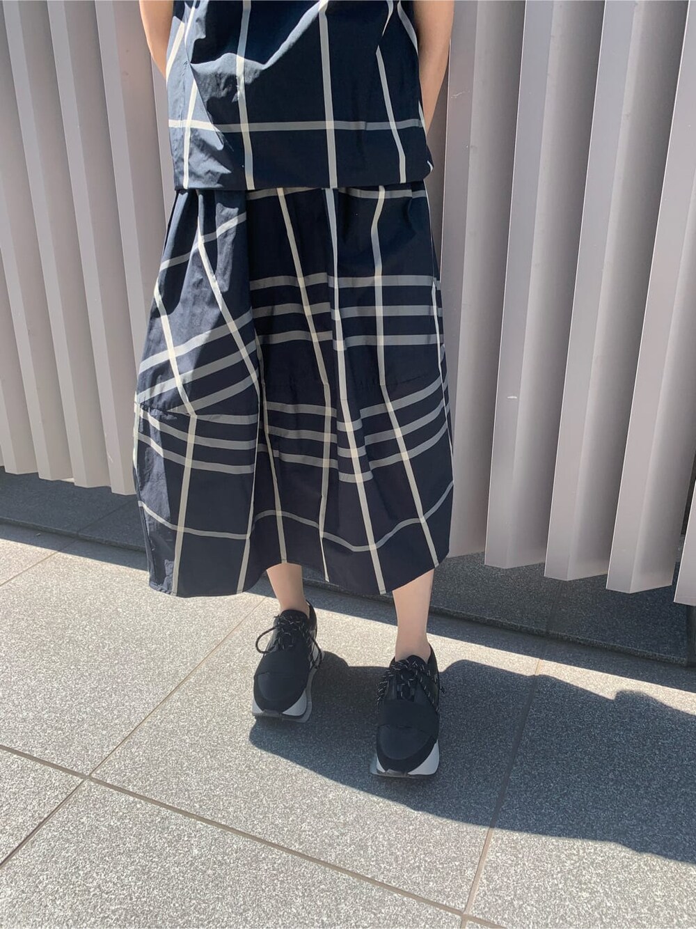 その他のスカートを着用したレディースの夏コーディネートの6枚目の写真