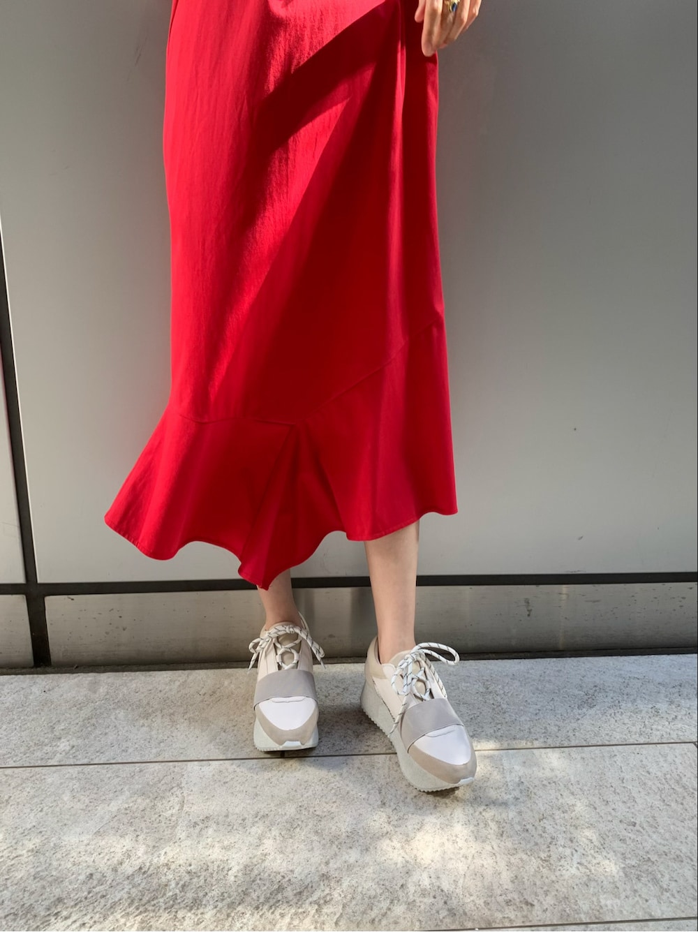 「ELENDEEK、ワンピース」｜「ELENDEEKのBACK POINT CS MERMAID OP（ワンピース、レッド系）」を使った、azusaさん（レディース・153cm）の春コーディネートの8枚目の写真
