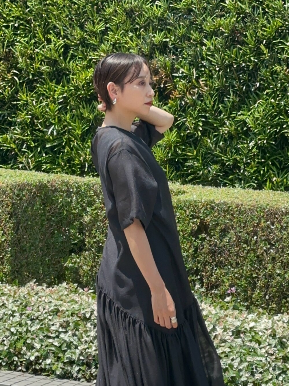 「ELENDEEK、エレンディーク、ワンピース、ロングワンピース、シアー、黒ワンピ、着回しコーデ」｜「ELENDEEKのシアーレイヤードカットワンピース（ワンピース、ブラック系）」を使った、azusaさん（レディース・153cm）の夏コーディネートの6枚目の写真