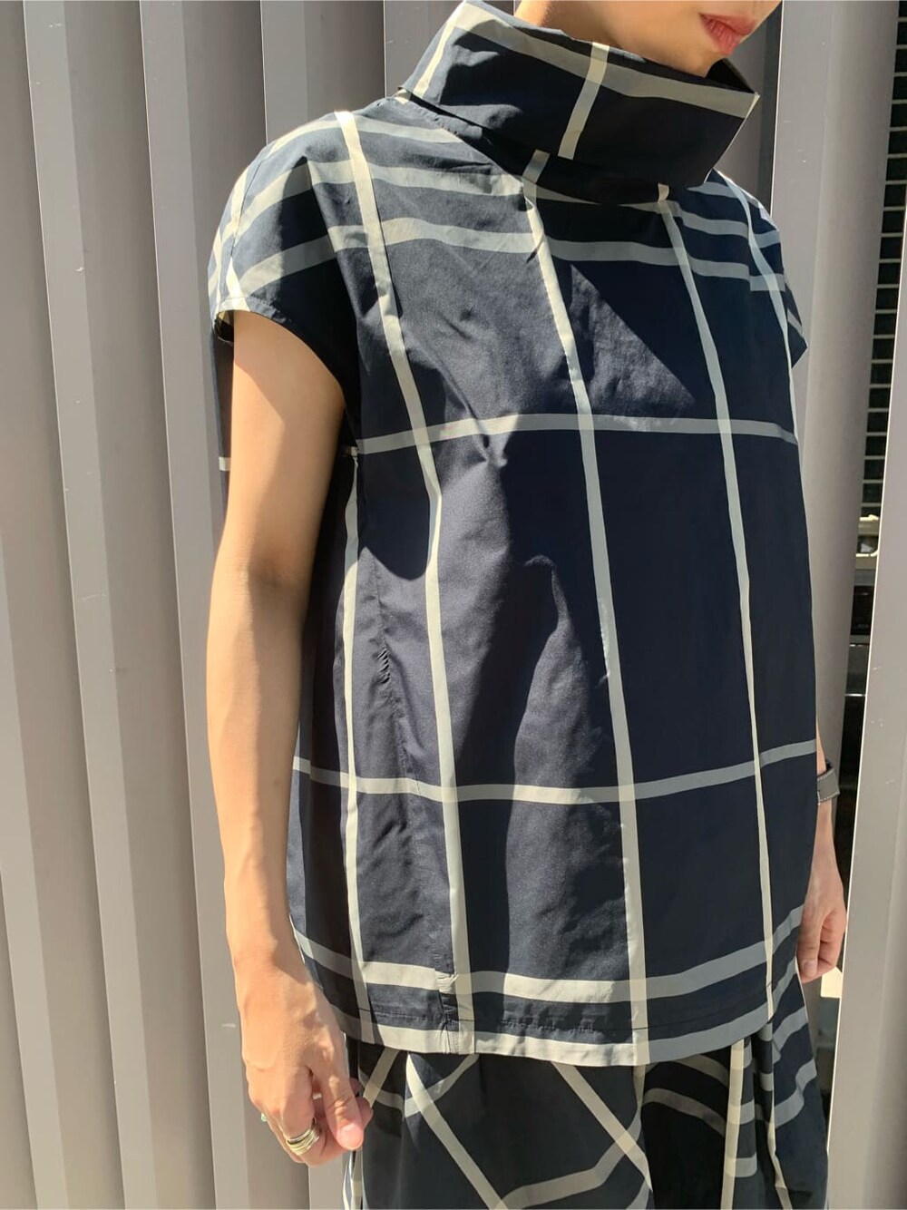 その他のスカートを着用したレディースの夏コーディネートの3枚目の写真