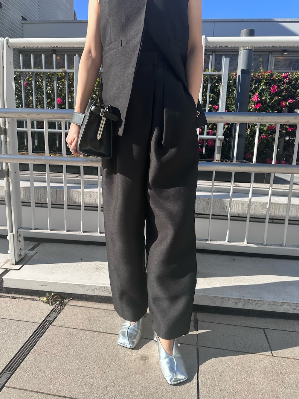 「ELENDEEK、エレンディーク、セミフォーマル、フォーマル、フォーマル/セレモニー、セレモニー、セレモニーコーデ、パンツスタイル、ママコーデ」｜「ELENDEEKの3WAY パール&チェーンネックレス（ネックレス、シルバー系）」を使った、azusaさん（レディース・153cm）の冬コーディネートの7枚目の写真