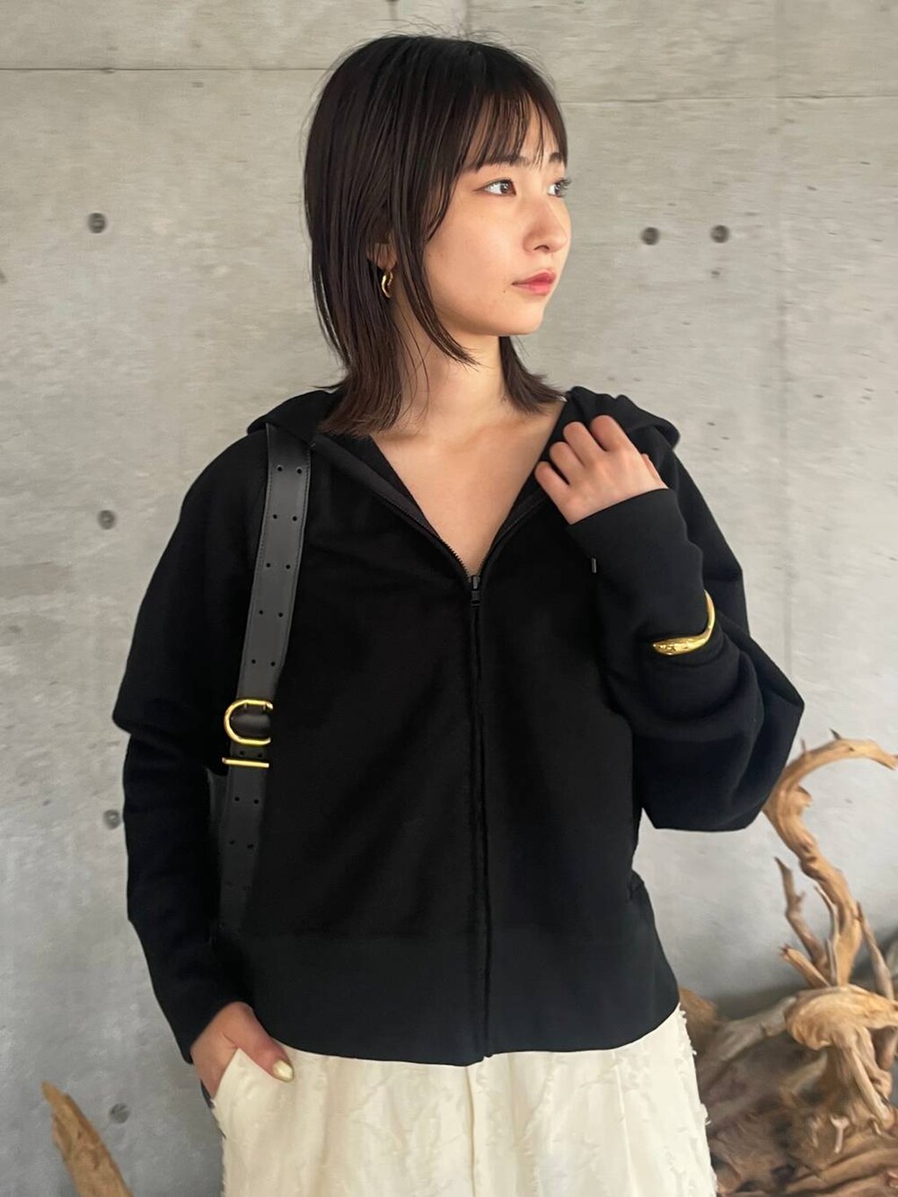「高身長、モード、Chaos、パーカー、大人カジュアル、カジュアル、カジュアルコーデ、おでかけ、夏コーデ、秋コーデ、チューブトップ」｜「ChaosのChaos(カオス)/ベアチューブ（チューブトップ、ブラック系）」を使った、chaosmikuさん（レディース・170cm）の夏コーディネートの4枚目の写真