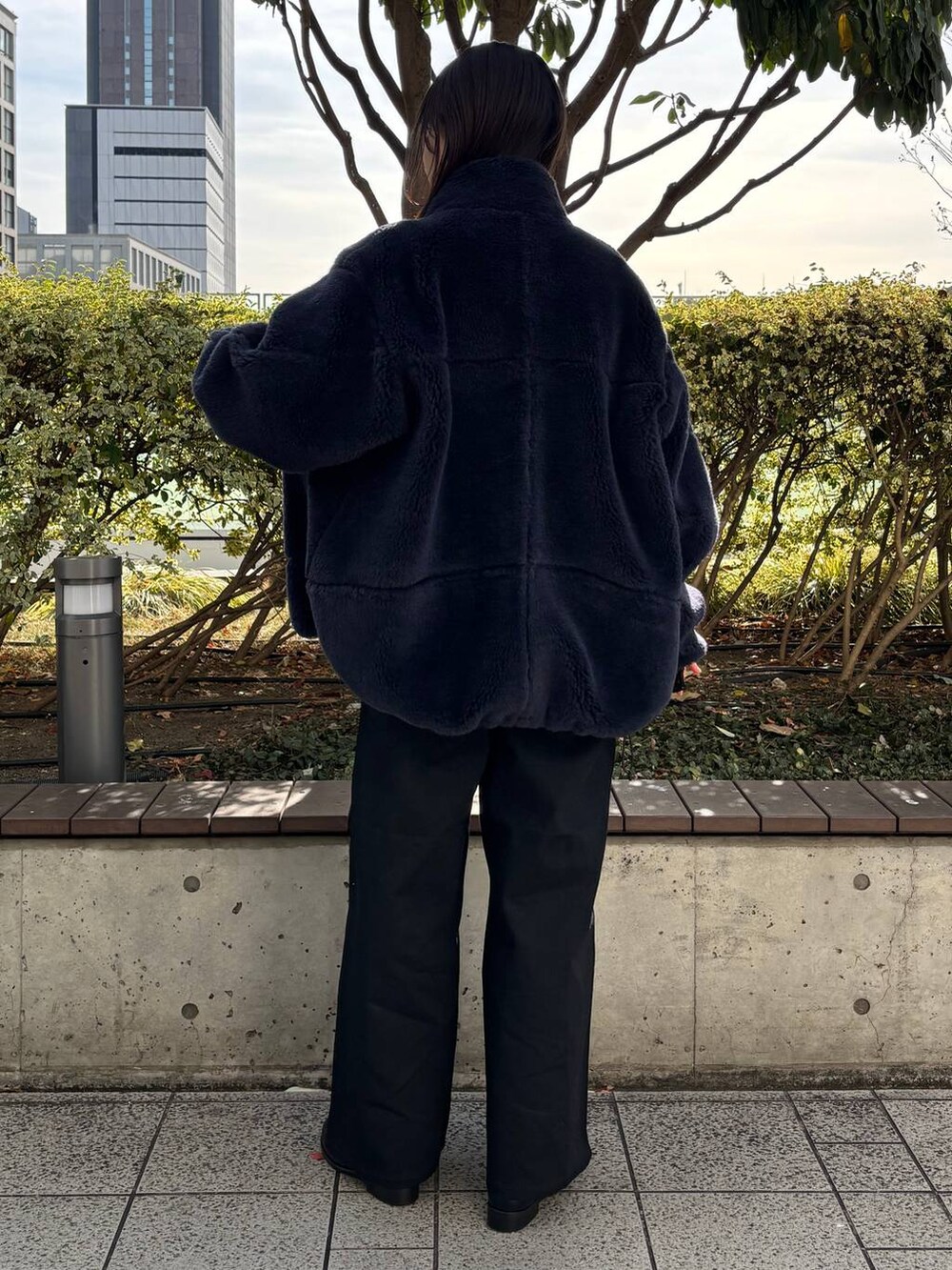 「高身長、モード、Chaos、大人カジュアル、パンツ、ニット、カーディガン、アウター、冬アウター、ブルゾン、冬コーデ」｜「ChaosのChaos(カオス)/クリムリバーカーディガン（カーディガン/ボレロ、グレー系）」を使った、chaosmikuさん（レディース・170cm）の冬コーディネートの4枚目の写真