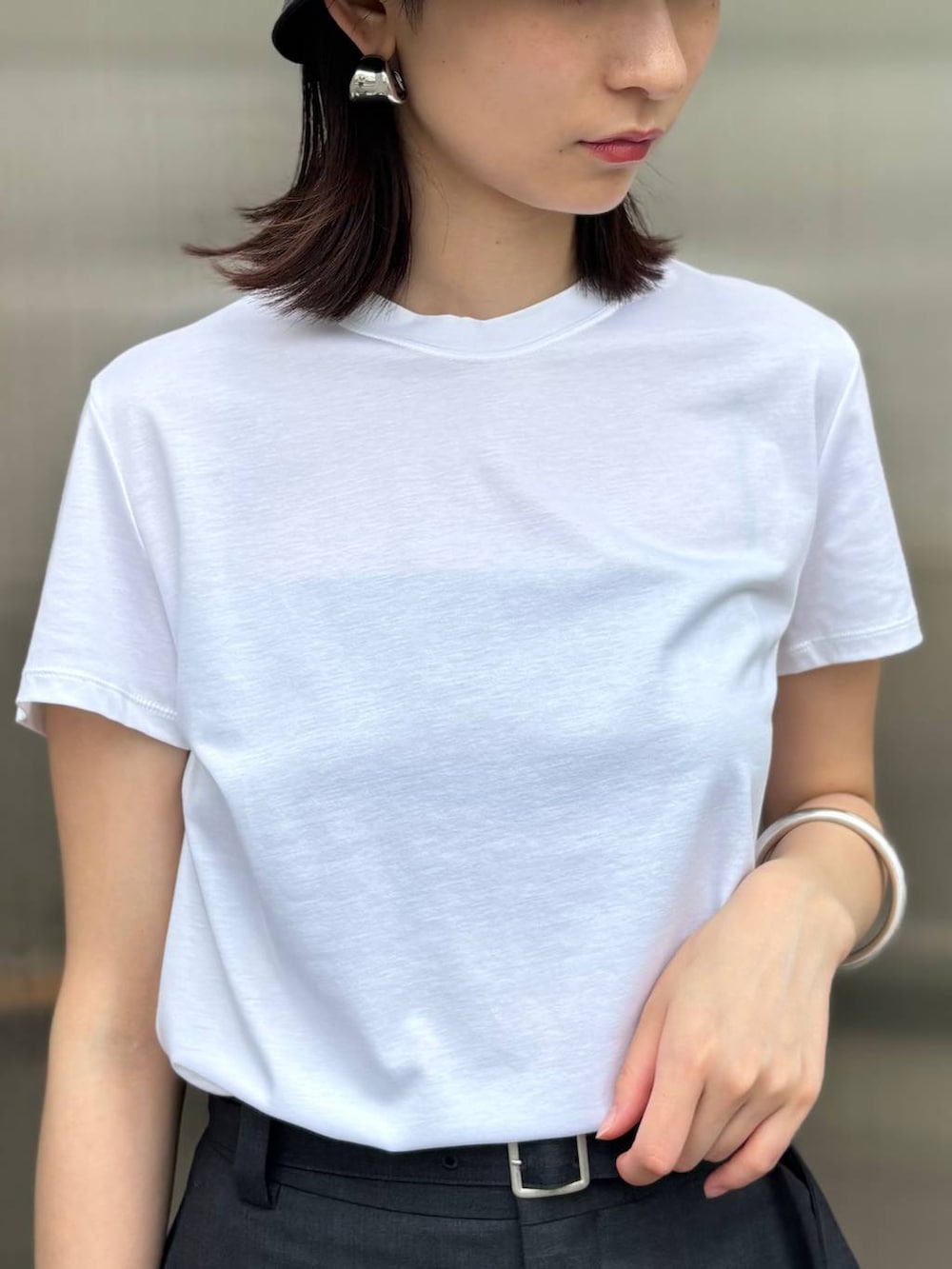 「高身長、モード、Tシャツ、スカート、大人カジュアル、Chaos、きれいめカジュアル、夏コーデ」｜「ChaosのChaos(カオス)/ハーヴィ－Ｔシャツ（Tシャツ/カットソー、ホワイト系）」を使った、chaosmikuさん（レディース・170cm）の夏コーディネートの5枚目の写真