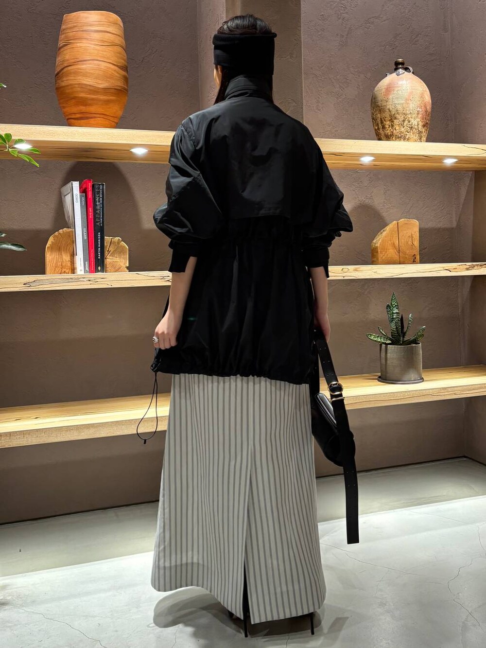 「高身長、モード、Chaos、スカート、ニット、アウター、春アウター、撥水、大人カジュアル、きれいめカジュアル、春コーデ」｜「ChaosのChaos(カオス)/18Gシルクリブタートルネックニット（ニット/セーター、ブルー系）」を使った、chaosmikuさん（レディース・170cm）の冬コーディネートの4枚目の写真