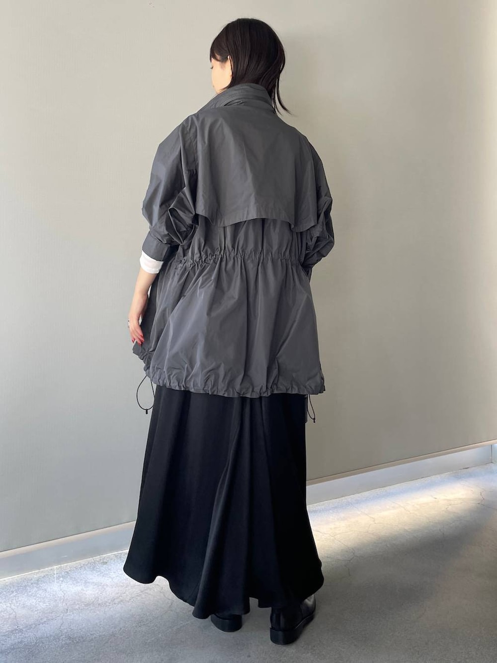 「高身長、モード、Chaos、ワンピース、キャミワンピース、シアートップス、アウター、撥水、秋コーデ、おでかけ、大人カジュアル、きれいめカジュアル」｜「ChaosのChaos(カオス)/パティロングスリーブTシャツ（Tシャツ/カットソー、ホワイト系）」を使った、chaosmikuさん（レディース・170cm）の夏コーディネートの2枚目の写真