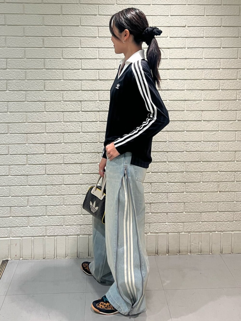 【adidas】オリジナホーボーレザー風バッグ モノグラム ミニ ボウリングバッグ、アディカラー フットボール