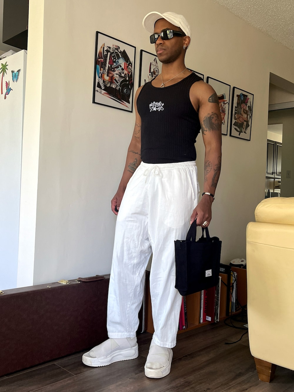 「carhartt、Y-3、お出かけコーデ、プチプラ、大人カジュアル、シンプルコーデ、モノトーンコーデ、オトナカジュアル、きれいめカジュアル、タンクトップ、夏コーデ、夏」｜「PLACES+FACESのアイテム（タンクトップ、ブラック系）」を使った、stefanlegacyさん（メンズ・175cm）の夏コーディネートの2枚目の写真