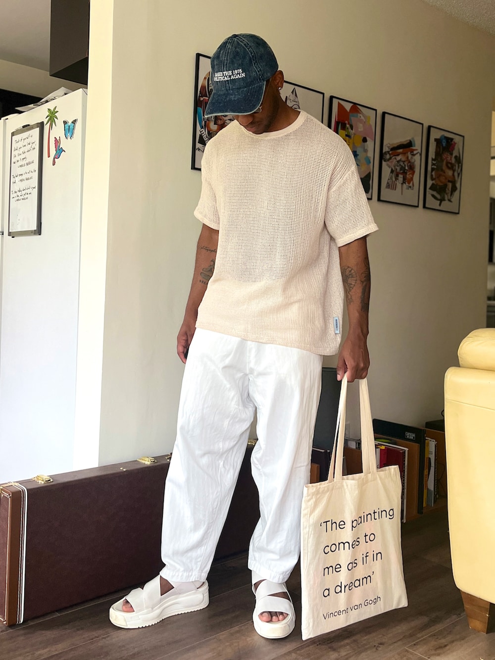 「プチプラ、夏コーデ、夏だ！Tシャツ着よう！、ootd、メガネ男子、休日コーデ、お出かけコーデ、大人カジュアル、シンプル」｜「Universal Worksのアイテム（パンツ、ホワイト系）」を使った、stefanlegacyさん（メンズ・175cm）の夏コーディネートの2枚目の写真