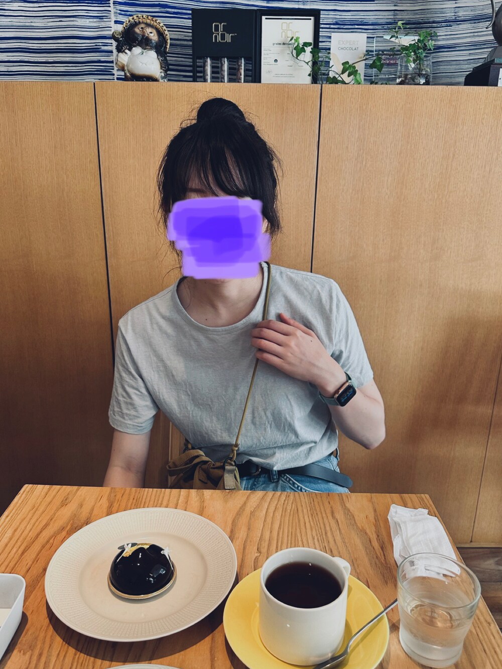 「Tシャツ、デニム、ユニクロ、UNIQLO、スニーカー、スニーカーコーデ、adidas、サコッシュ、着回しコーデ、ブルー」｜「UNIQLOのアイテム（デニムパンツ、ブルー系）」を使った、すにーさん（レディース・162cm）の夏コーディネートの2枚目の写真