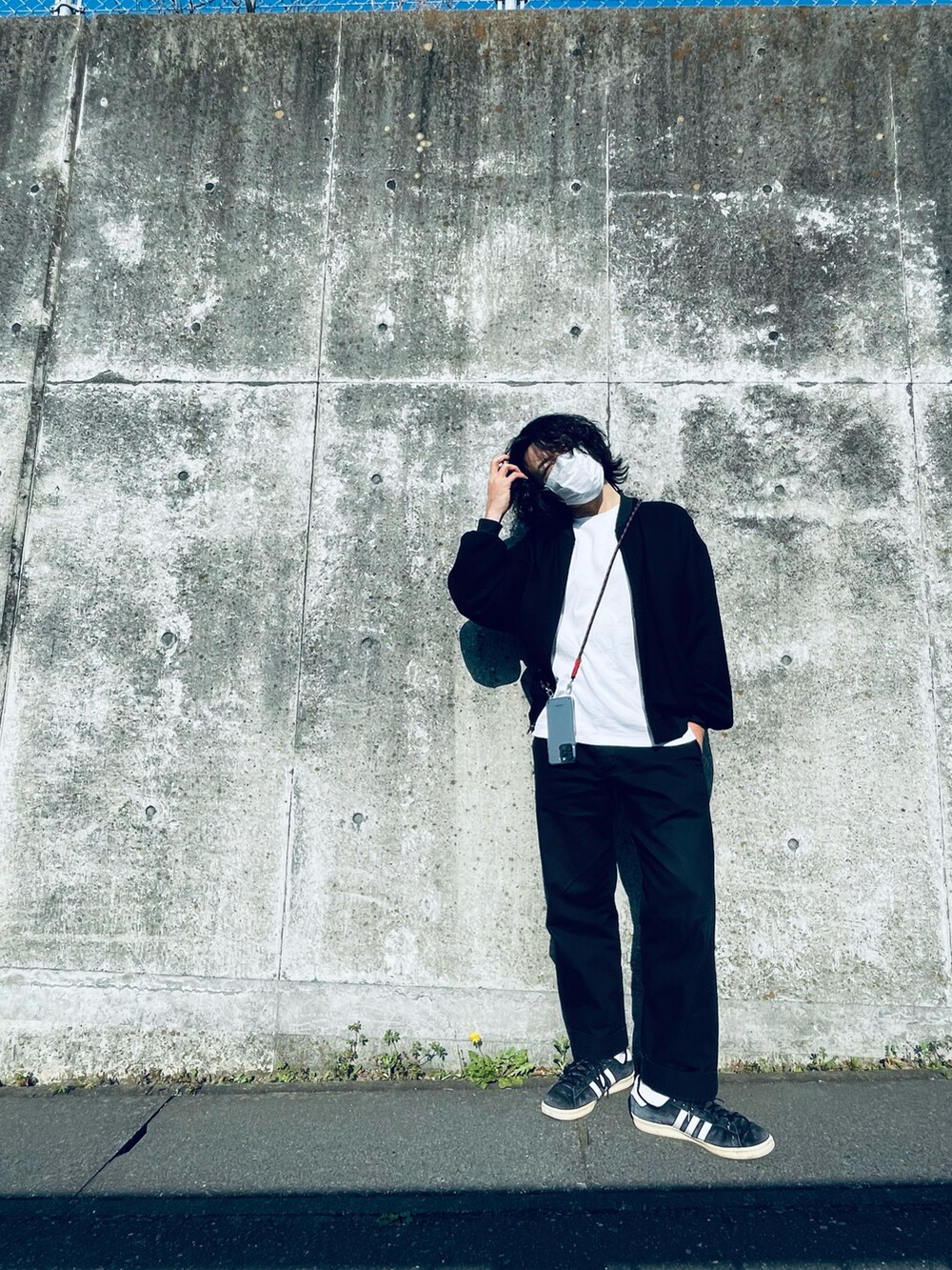 「パンツスタイル、スラックス、Topologie、トートバッグ、シャツスタイル、古着MIX、古着、コンバース、converse、ピンク、着回しコーデ」｜「CONVERSEのCONVERSE ALL STAR US COLORS HI / オールスター カラーズ ハイ（スニーカー、ピンク系）」を使った、すにーさん（レディース・162cm）の春コーディネートの2枚目の写真