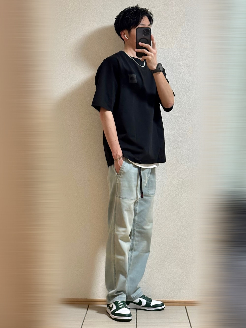 「お出かけコーデ日記、休日スタイル、春夏コーデ、初夏コーデ、シンプル、Tシャツ、THE NORTH FACE、レイヤードスタイル、シルバーアクセサリー、デニム、グラミチ、ライトブルー、韓国ファッション、スニーカー、NIKE」｜「NIKEのNike Dunk Low "Team Green" サイズ28（スニーカー、グリーン系）」を使った、Sammyサミーさん（メンズ・177cm）の春コーディネートの2枚目の写真