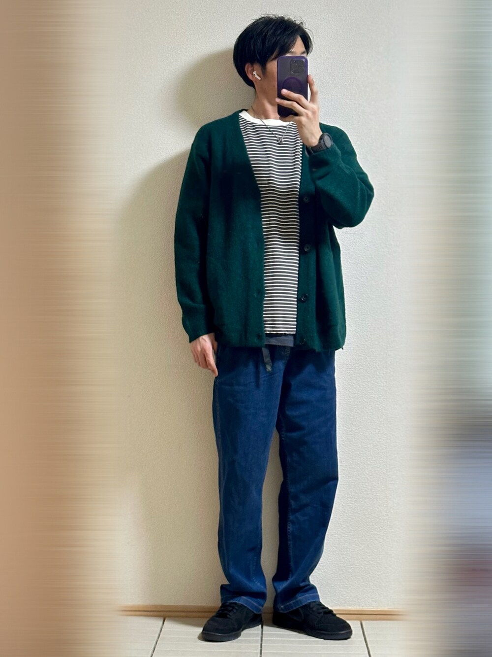 「秋服まるっと大公開、秋コーデ、休日スタイル、大人カジュアル、ストリート、カーディガン、ボーダー、レイヤードスタイル、デニム、パンツスタイル、グラミチ、スニーカー、NIKE、リラックススタイル、ラフ」｜「NIKEのUNDEFEATED × Nike Dunk Low SP "5 ON IT"（スニーカー、ブラック系）」を使った、Sammyサミーさん（メンズ・177cm）の秋コーディネートの3枚目の写真