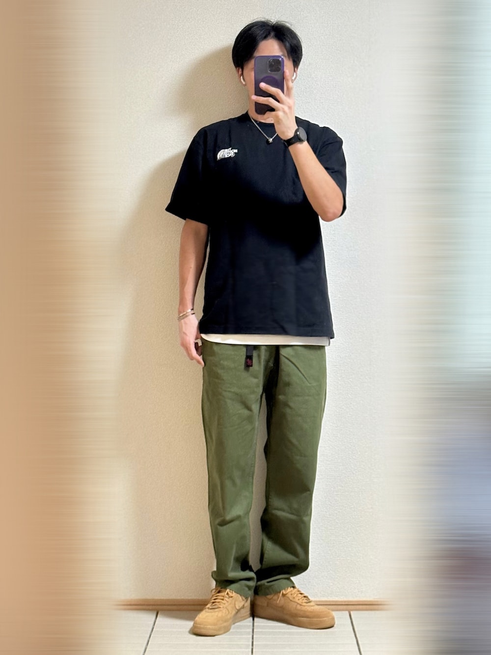 「秋服準備はじめました、ストリート、休日スタイル、ラフ、シンプル、秋色、韓国ファッション、初秋コーデ、Tシャツ、レイヤードスタイル、THE NORTH FACE、グラミチ、スニーカー、NIKE、エアフォースワン」｜「NIKEのSupreme × Nike Air Force 1 Low "Flax/Wheat"28（スニーカー、ベージュ系）」を使った、Sammyサミーさん（メンズ・177cm）の秋コーディネートの3枚目の写真