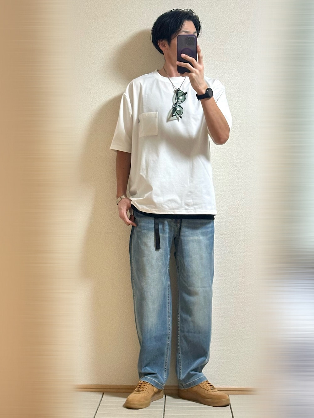 「休日スタイル、夏コーデ、ストリート、シンプルコーデ、ラフ、Tシャツ、THE NORTH FACE、レイヤードスタイル、デニム、デニムパンツ、スニーカー、NIKE、サングラス、シルバーアクセサリー、スニーカーコーデ」|「NIKEのSupreme × Nike Air Force 1 Low "Flax/Wheat"28(スニーカー、ベージュ系)」を使った、Sammyサミーさん(メンズ・177cm)の夏コーディネートの3枚目の写真