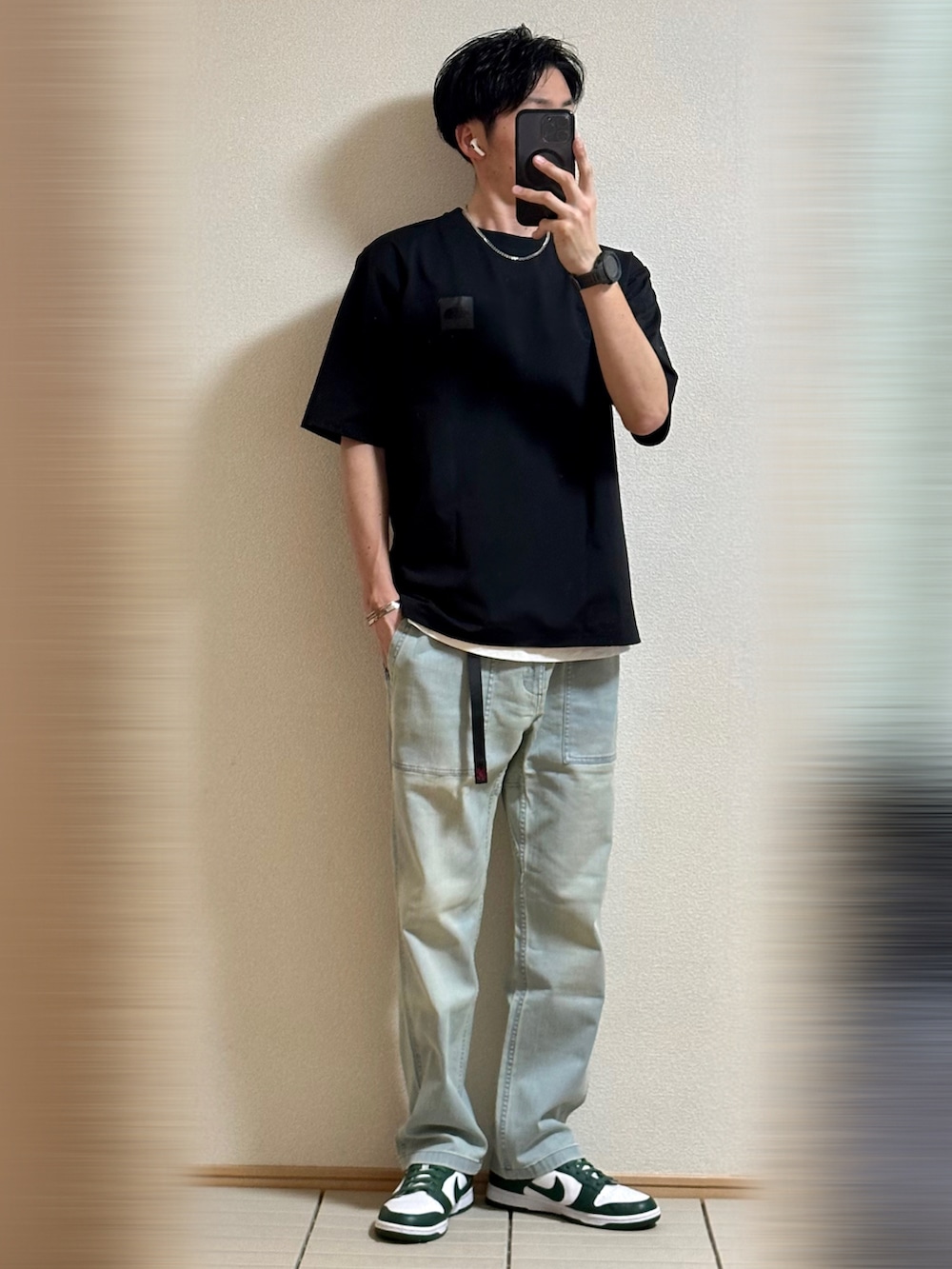 「お出かけコーデ日記、休日スタイル、春夏コーデ、初夏コーデ、シンプル、Tシャツ、THE NORTH FACE、レイヤードスタイル、シルバーアクセサリー、デニム、グラミチ、ライトブルー、韓国ファッション、スニーカー、NIKE」｜「NIKEのNike Dunk Low "Team Green" サイズ28（スニーカー、グリーン系）」を使った、Sammyサミーさん（メンズ・177cm）の春コーディネートの3枚目の写真
