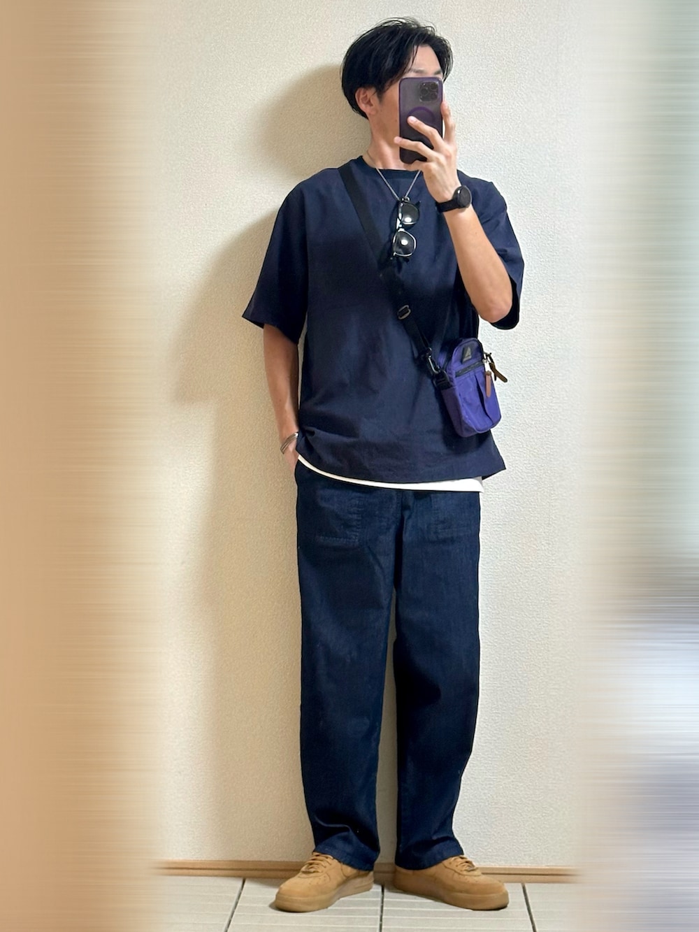 「休日スタイル、夏コーデ、アツいコーデ全部見せ、レイヤードスタイル、お出かけコーデ、ショルダーバッグ、Tシャツ、ネイビー、セットアップ、大人カジュアル、ストリート、デニム、デニムパンツ、スニーカー、NIKE」|「NIKEのSupreme × Nike Air Force 1 Low "Flax/Wheat"28(スニーカー、ベージュ系)」を使った、Sammyサミーさん(メンズ・177cm)の夏コーディネートの3枚目の写真