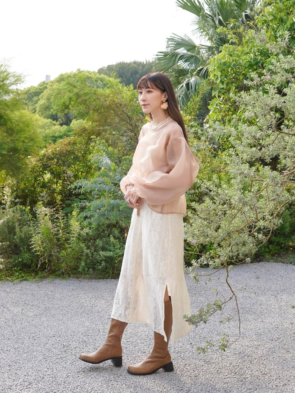 「hinari、Taiwan、gracegift、ootdtw、ootd、春コーデ、春、春服、春夏コーデ、Ray BEAMS、春色、春色コーデ、休日スタイル、ヒナリ、TAIPEI」｜「hinariのオーガンジーシアー2WAYブラウス（シャツ/ブラウス、ベージュ系）」を使った、Shih シイ🐰さん（レディース・164cm）の春コーディネートの2枚目の写真