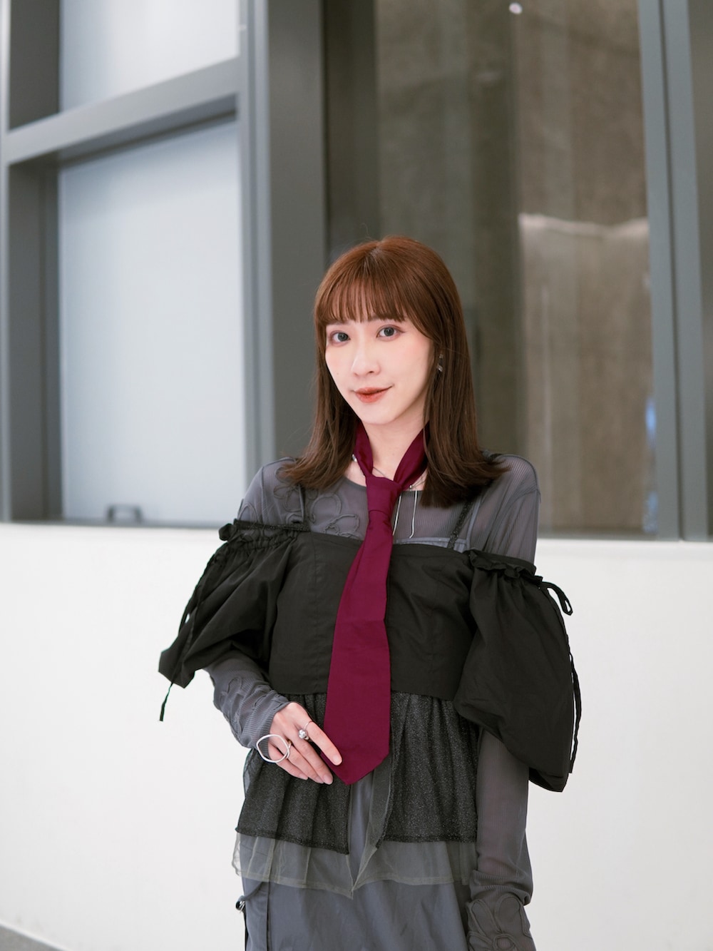 「niko and ...、春夏コーデ、randeboo、RayBEAMS、Kastane、kastane_ootd、seedfreedom、ootd、ootdtw、グレーコーデ、グレー、春服、大人コーデ、高身長女子、コーディネート」｜「RANDEBOOのCroco bucket bag（ショルダーバッグ、ブルー系）」を使った、Shih シイ🐰さん（レディース・164cm）の春コーディネートの4枚目の写真