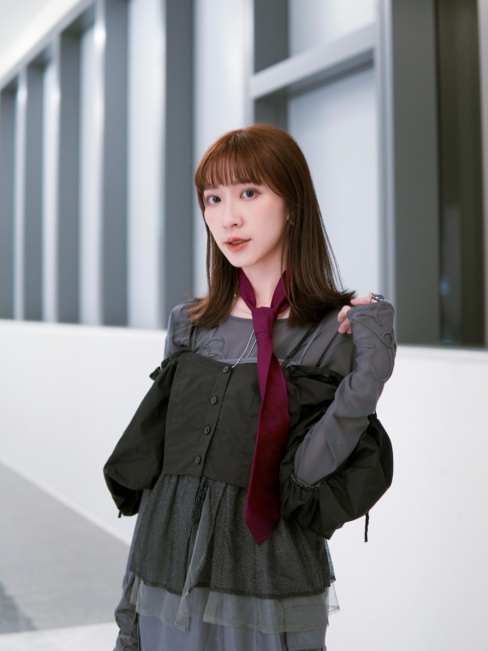 「niko and ...、春夏コーデ、randeboo、RayBEAMS、Kastane、kastane_ootd、seedfreedom、ootd、ootdtw、グレーコーデ、グレー、春服、大人コーデ、高身長女子、コーディネート」｜「RANDEBOOのCroco bucket bag（ショルダーバッグ、ブルー系）」を使った、Shih シイ🐰さん（レディース・164cm）の春コーディネートの3枚目の写真