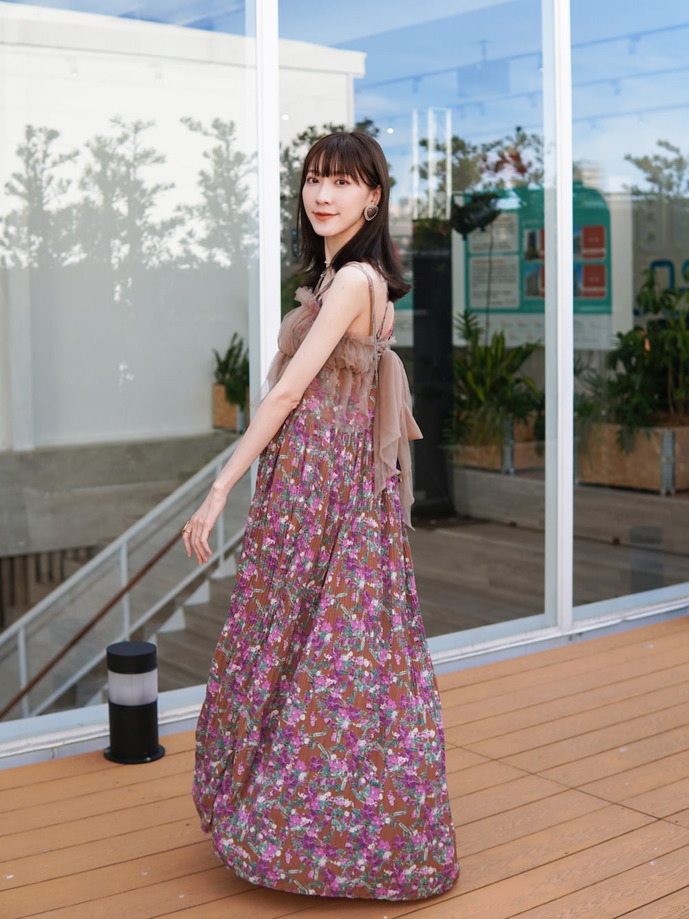 「GU、miolite、norienomoto、Tokyo bopper、夏服、ベスト、Taiwan、ootdtw、ootd、BROWN、ブラウス、茶色コーデ、茶色、Ungrid、GUコーデ」｜「nori enomotoのアイテム（バッグ、ブラック系）」を使った、Shih シイ🐰さん（レディース・164cm）の夏コーディネートの2枚目の写真