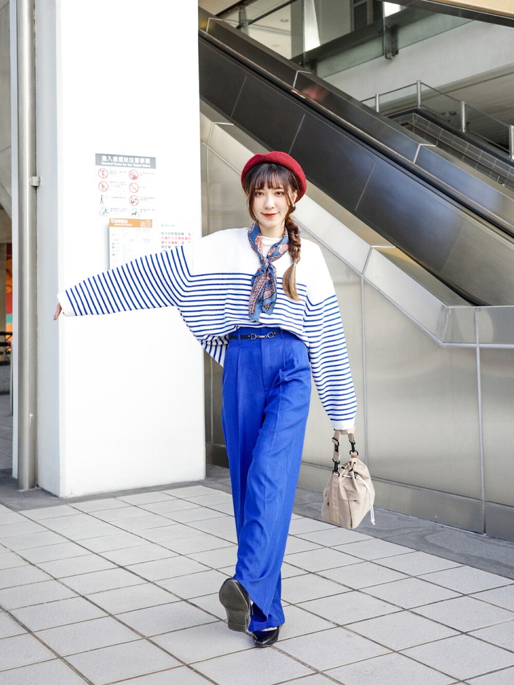 「164cm、ootd、ootdtw、GU、plain-me、Taiwan、WEARBOOKエントリー、冬コーデ、冬のコーデ、秋冬コーデ、高身長コーデ、GUコーデ、dappei、blue、white」｜「GUのアイテム（パンツ、ブルー系）」を使った、Shih シイ🐰さん（レディース・164cm）の冬コーディネートの5枚目の写真