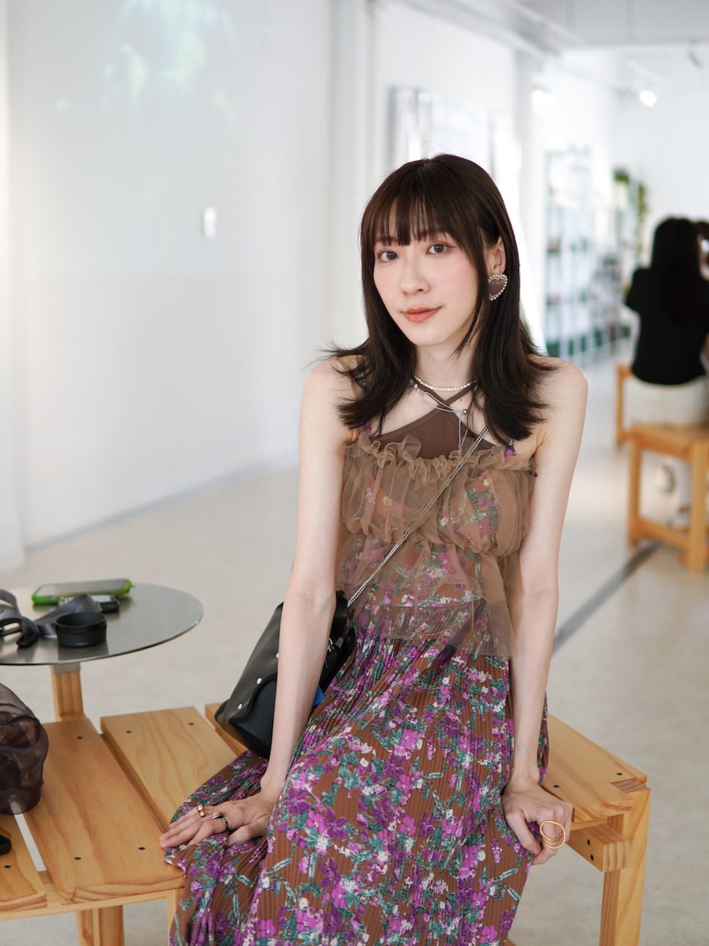 「GU、miolite、norienomoto、Tokyo bopper、夏服、ベスト、Taiwan、ootdtw、ootd、BROWN、ブラウス、茶色コーデ、茶色、Ungrid、GUコーデ」｜「nori enomotoのアイテム（バッグ、ブラック系）」を使った、Shih シイ🐰さん（レディース・164cm）の夏コーディネートの4枚目の写真