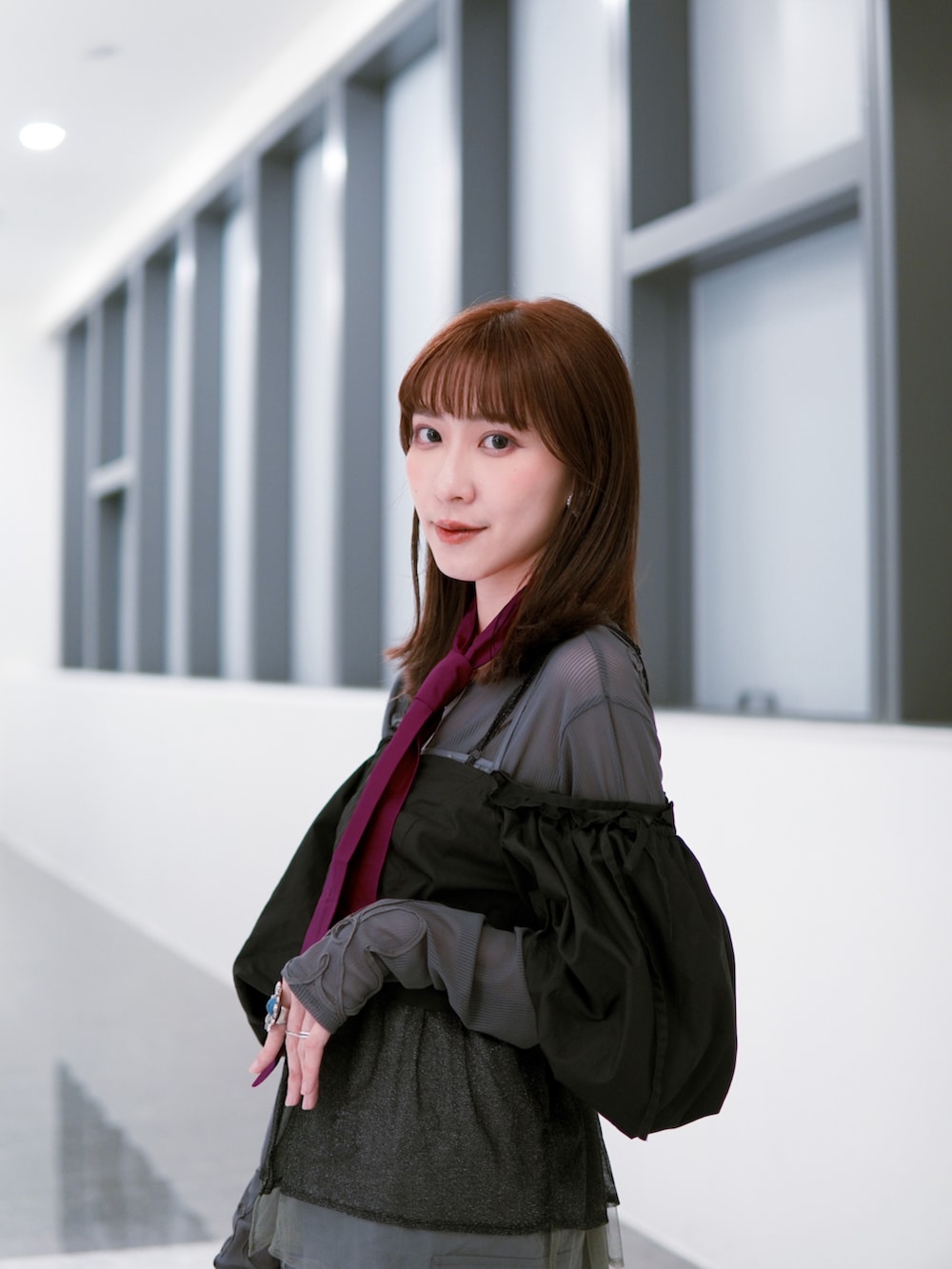 「niko and ...、春夏コーデ、randeboo、RayBEAMS、Kastane、kastane_ootd、seedfreedom、ootd、ootdtw、グレーコーデ、グレー、春服、大人コーデ、高身長女子、コーディネート」｜「RANDEBOOのCroco bucket bag（ショルダーバッグ、ブルー系）」を使った、Shih シイ🐰さん（レディース・164cm）の春コーディネートの2枚目の写真