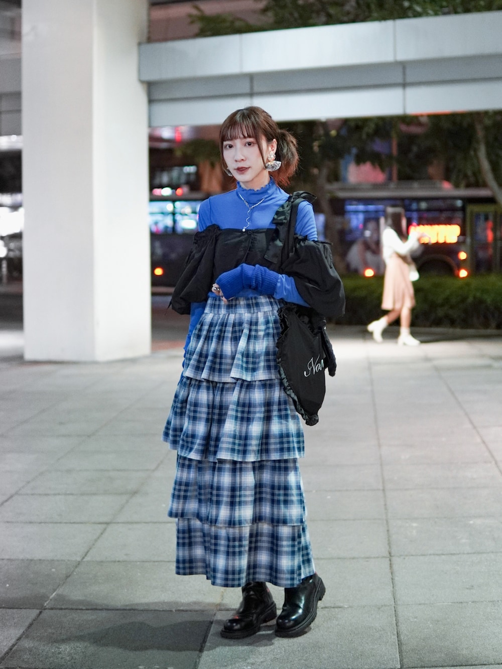「秋冬コーデ、休日スタイル、WEGO、WEGOコーデ、ootd、outfit、大人コーデ、Ray BEAMS、Taiwan、dappei、blue、青×黒、あおいろ、冬、ootdtw」｜「WEGOのアイテム（トップス、ブルー系）」を使った、Shih シイ🐰さん（レディース・164cm）の冬コーディネートの2枚目の写真