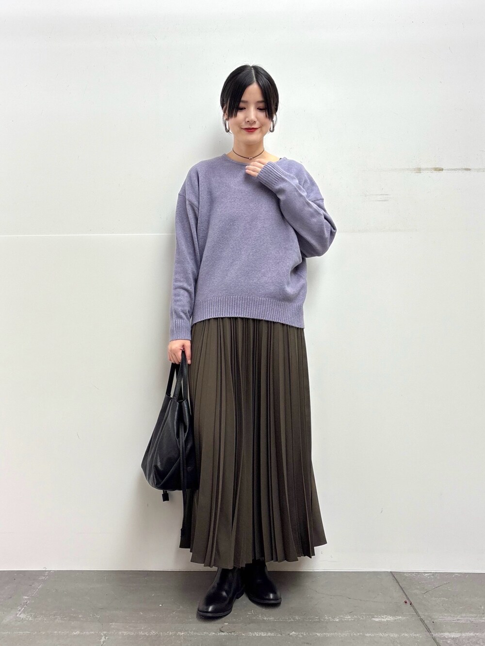 「きれいめカジュアル、休日スタイル、お出かけコーデ、冬コーデ、冬アウター、ブーツ、ロングスカート、プリーツスカート、ニット、ダウンジャケット、キルティング、おしゃれさんと繋がりたい、クリスマスに着たい服、マイベストコーデ2024、URBAN RESEARCH DOORS」|「URBAN RESEARCH DOORSの『WEB/一部店舗限定カラー』ライトダウンキルトショートブルゾン(ダウンジャケット/コート、ホワイト系)」を使った、saoriさん(レディース・158cm)の冬コーディネートの4枚目の写真