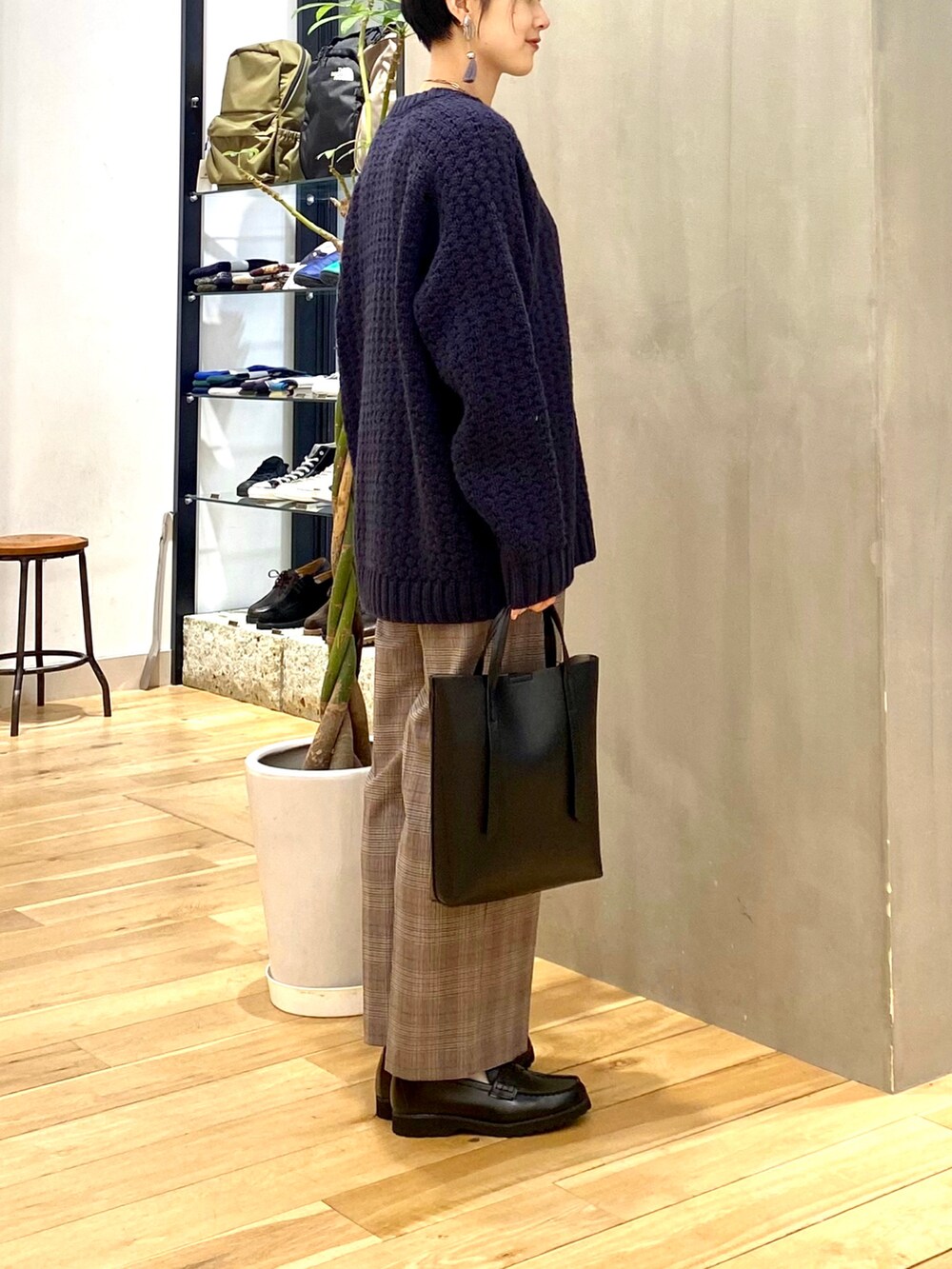 「きれいめカジュアル、休日スタイル、シンプルコーデ、大人カジュアル、ニット、マイベストコーデ2022、クリスマスに着たい服、韓国ファッション、チェック、おしゃれさんと繋がりたい、URBAN RESEARCH DOORS、URBAN RESEARCH DOORS WOMENS」｜「FORK&SPOONの『ユニセックス』FORK&SPOON　変形カノコニットプルオーバー（ニット/セーター、ブルー系）」を使った、saoriさん（レディース・158cm）の冬コーディネートの5枚目の写真