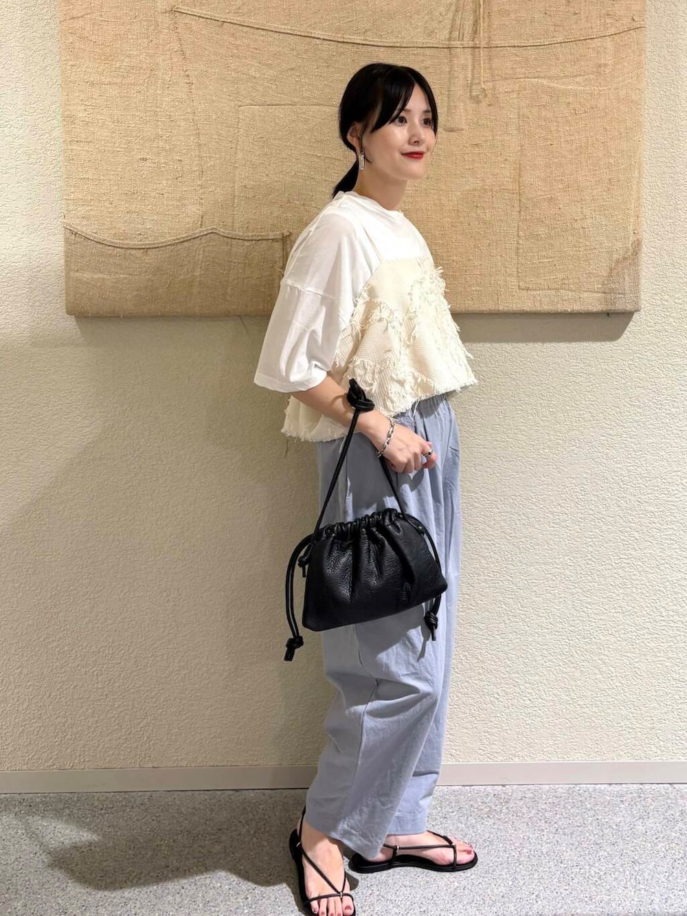 「大人カジュアル、デートコーデ、ママコーデ、きれいめカジュアル、シンプルコーデ、かぐれ、雨の日コーデ、newarrival、休日スタイル、30代、旅行コーデ、ブルベ夏、骨格ウェーブ、暑い、帰省コーデ」｜「かぐれのジャガードキャミソール（Tシャツ/カットソー、ホワイト系）」を使った、saoriさん（レディース・158cm）の夏コーディネートの2枚目の写真