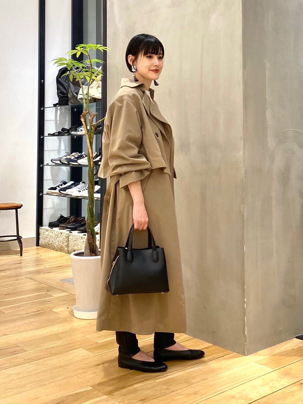 「きれいめカジュアル、休日スタイル、シンプルコーデ、大人カジュアル、春服みてみて、春コーデ、トレンチコート、春アウター、ベージュ、デニム、韓国ファッション、おしゃれさんと繋がりたい、URBAN RESEARCH DOORS、URBAN RESEARCH DOORS WOMENS」|「URBAN RESEARCH Sonny LabelのマルチWAYトレンチコート(トレンチコート、ベージュ系)」を使った、saoriさん(レディース・158cm)の春コーディネートの2枚目の写真