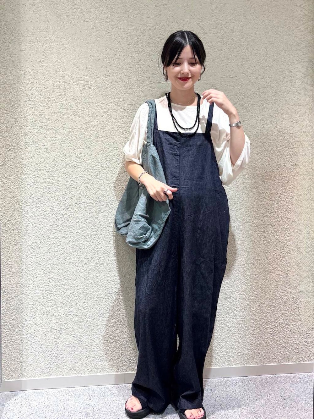 「大人カジュアル、デートコーデ、ママコーデ、きれいめカジュアル、シンプルコーデ、かぐれ、雨の日コーデ、newarrival、休日スタイル、30代、旅行コーデ、ブルベ夏、骨格ウェーブ、暑い、帰省コーデ」｜「かぐれのリネンビッグトートバッグ（トートバッグ、グリーン系）」を使った、saoriさん（レディース・158cm）の夏コーディネートの6枚目の写真