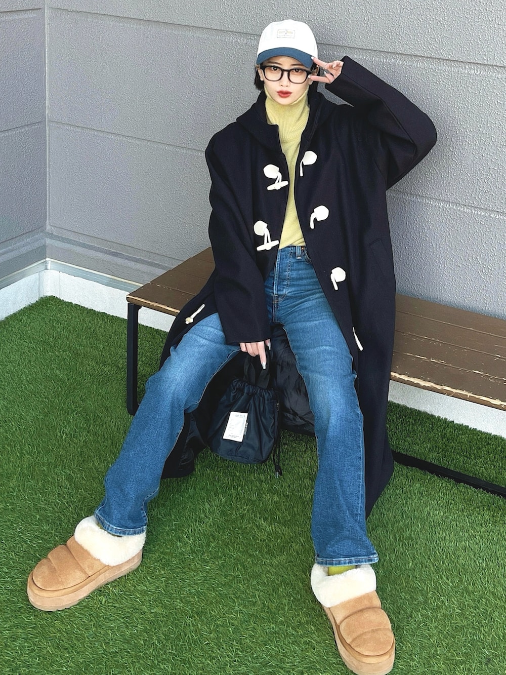 「リーバイス、リーバイス24SS、ZOZO限定、Levis、PR、冬を彩る色いろコーデ、今日のコスメと服、タートルネック、ムートンブーツ、レイヤードスタイル、冬コーデ、ニット、キャップ、デニム、ロングコート」|「Levi'sの【ZOZO限定】Levi's/リーバイス RIBCAGE STRAIGHT(デニムパンツ、ブルー系)」を使った、T Λ Eさん(レディース・158cm)の冬コーディネートの3枚目の写真